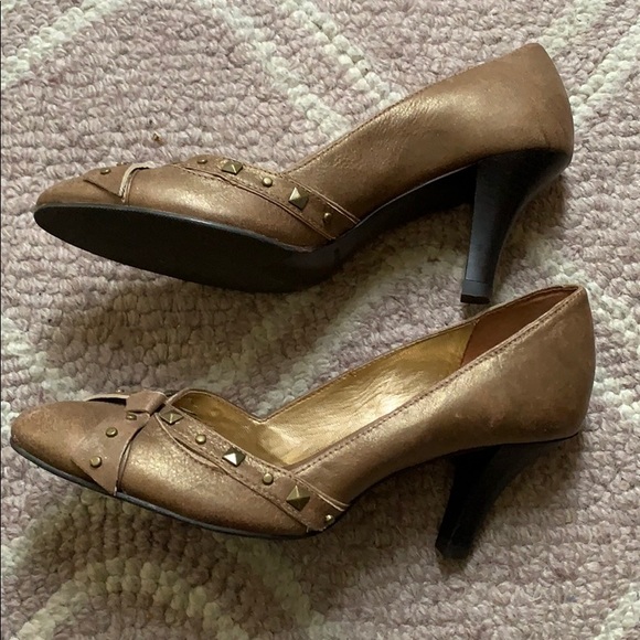 Antonio Melani pumps with fun details. Size 6.5. - Picture 2 of 6
